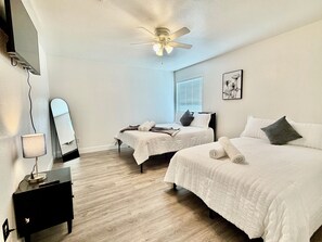 4 habitaciones, tabla de planchar con plancha, wifi y ropa de cama