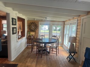 Dining - Adelaide
Cozy Creekside Cottage (Murrells Inlet)