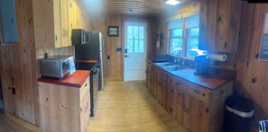 Private kitchen - Adelaide
Cozy Creekside Cottage (Murrells Inlet)