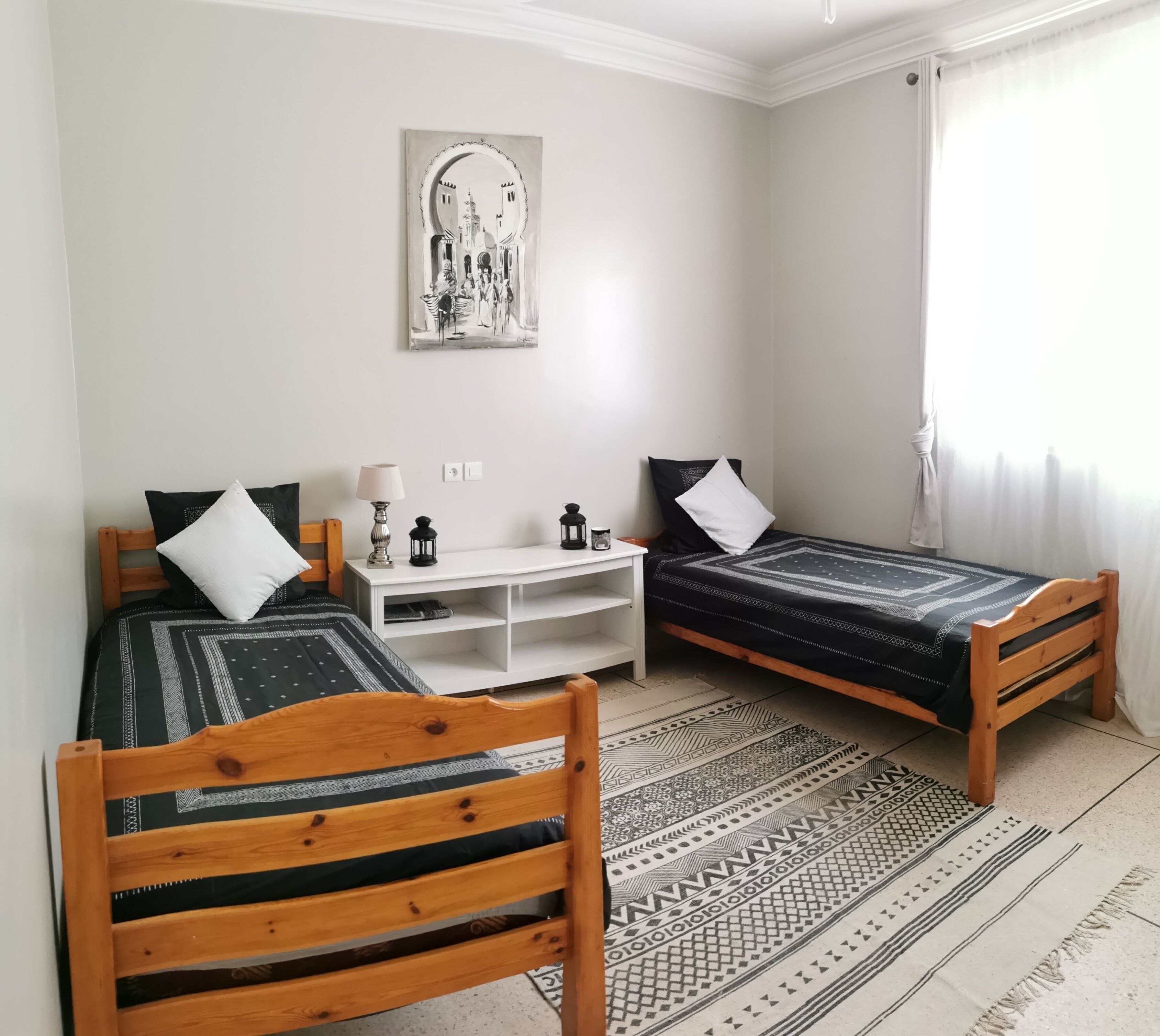 Iron/ironing board, bed sheets