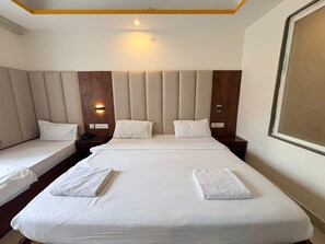 6 chambres, fer et planche à repasser, Wi-Fi, draps fournis