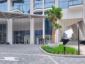 Exterior - Chic 1 Bed l Skyline Canal View l Business Bay (Business Bay)