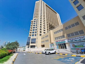 Exterior - Peaceful Studio l City Skyline View l IMPZ (Dubai)