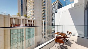 Property grounds - Perfect 1 Bed l City Skyline Views l Coastal Haven (Emaar Beachfront)