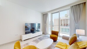 TV - Perfect 1 Bed l City Skyline Views l Coastal Haven (Emaar Beachfront)