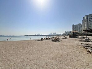 Beach nearby - Chic 2 Bed l Sea Views l Palm Jumeirah Retreat (Palm Jumeirah)