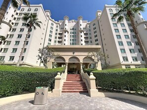 Exterior - Chic 2 Bed l Sea Views l Palm Jumeirah Retreat (Palm Jumeirah)