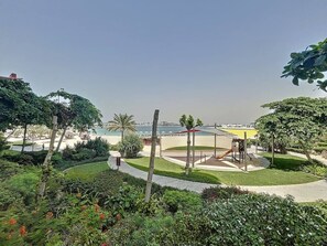 Property grounds - Chic 2 Bed l Sea Views l Palm Jumeirah Retreat (Palm Jumeirah)