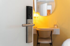 Classic Double Room, Courtyard View | Interior - Vandenbranden Suites (Brussels)