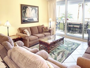Smart TV, reproductor de DVD, futbolito y tenis de mesa 