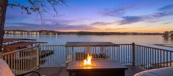 Outdoor Dream Lakefront Home w/ Private Dock, 2 Slips & Kayak