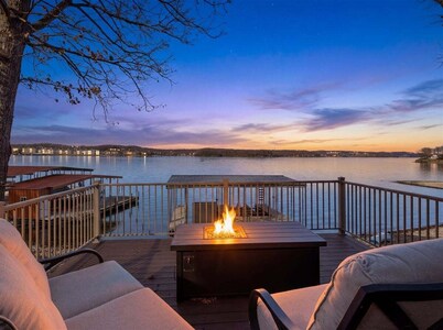 Outdoor Dream Lakefront Home w/ Private Dock, 2 Slips & Kayak