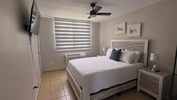3 habitaciones, tabla de planchar con plancha y cuna de viaje