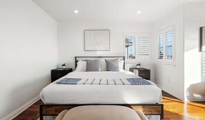 Iron/ironing board, WiFi, bed sheets - Lux 3BR Penthouse w/ Ensuites Near Dodger Stadium (Los Angeles)