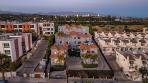 Exterior - Lux 3BR Penthouse w/ Ensuites Near Dodger Stadium (Los Angeles)
