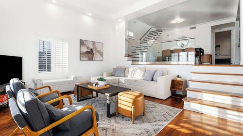 3BR Townhouse with Ensuites Near Dodger Stadium