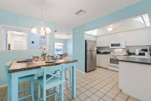 Fridge, microwave, oven, stovetop - Villa Verde | 3BR Private Pool | BBQ | Mins to AMI (Bradenton)