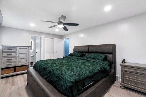 Spacious 4-bedroom house in fantastic Pittsburgh with AC.