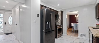 Spacious 4-bedroom house in fantastic Pittsburgh with AC.