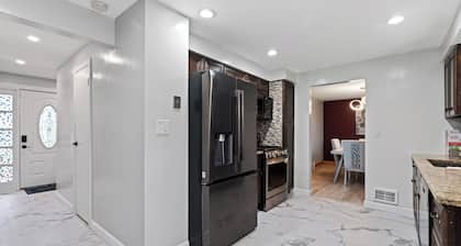 Spacious 4-bedroom house in fantastic Pittsburgh with AC.