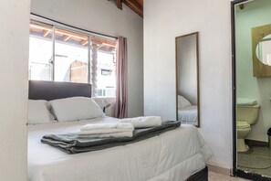 Kamar Basic, pemandangan kota