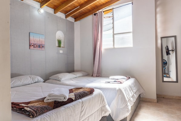 Basic Room, Multiple Beds - Coliving Compostela  (Medellín)