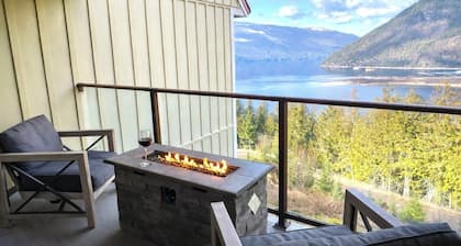 Lake & Mountain View Retreat with Fire Table and 2 Balconies - Sleeps 6