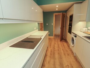 Dishwasher, cookware/dishes/utensils - The Old Bakehouse (Kendal)