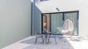 Outdoor dining - RC | Rosário 244 by LovelyStay (Porto)