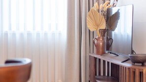 Interior - 1F | Rosário 244 by LovelyStay (Porto)