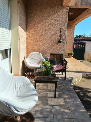 Terrace/patio - House 5 kms from the beach🌊☀ (Torreilles)