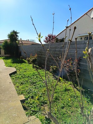 Property grounds - Vrbo Property (Torreilles)