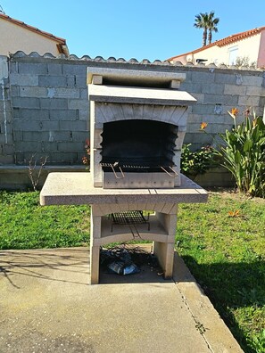 Terrace/patio - Vrbo Property (Torreilles)