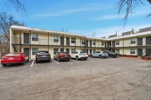 Exterior - Cozy King Studio-Fully Equipped/Perfect for 30+ Day Stays-Close to Downtown (Austin)