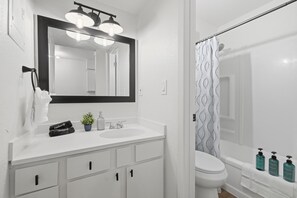 Bathroom - Cozy King Studio-Fully Equipped/Perfect for 30+ Day Stays-Close to Downtown (Austin)