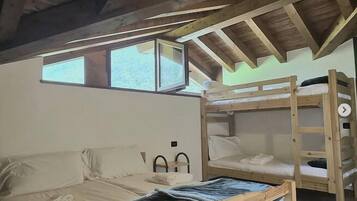 Camera familiare, balcone, vista montagna