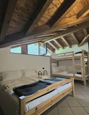 Familjerum - balkong - utsikt mot bergen