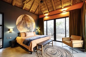 3 bedrooms, iron/ironing board, free WiFi, bed sheets - villa Zawadi stylish villa (Hoedspruit)