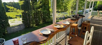 Peaceful 2-bedroom apartment In updated farmhouse!