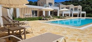 Piscine extérieure (ouverte en saison)