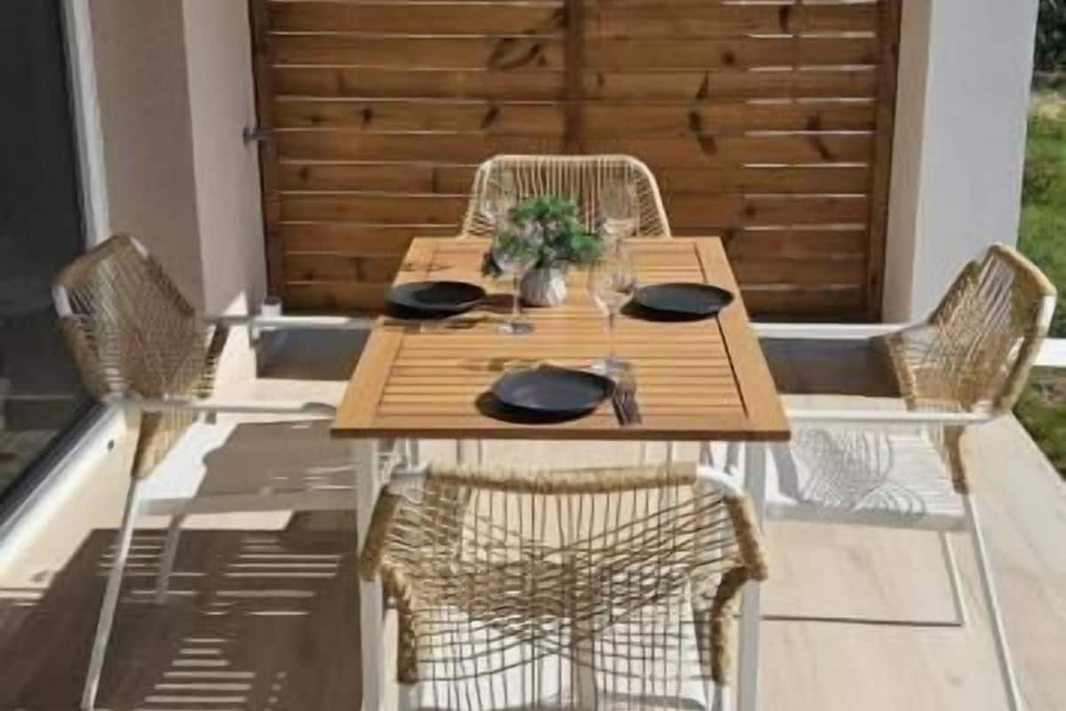 Apartment, Terrasse, Poolblick | Speisen im Freien
