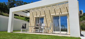 Outdoor dining - Arillas Peaceful Bungalows (Corfu)