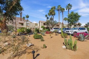 Property grounds - NEW! Desert Escape with Private Balcony (Indian Wells)