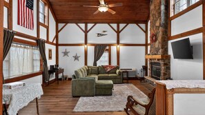 TV, books, stereo - NEW! Victory View 3-Bedroom Home with Pool (Gettysburg)