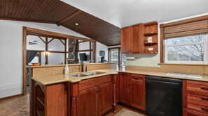 Fridge, microwave, oven, dishwasher - NEW! Victory View 3-Bedroom Home with Pool (Gettysburg)