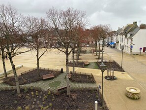 Property grounds - Two south-facing attic rooms on the main square in Le Croisic (Le Croisic)