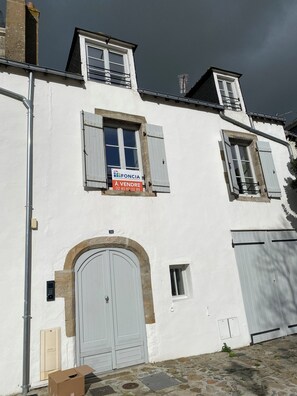 Exterior - Two south-facing attic rooms on the main square in Le Croisic (Le Croisic)