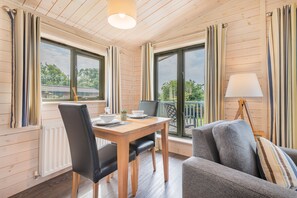 Dining - Spinney Lodge at High Borrans Farm (Windermere)