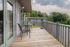 Outdoor dining - Spinney Lodge at High Borrans Farm (Windermere)