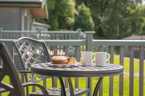 Outdoor dining - Hazel Lodge at High Borrans Farm (Windermere)